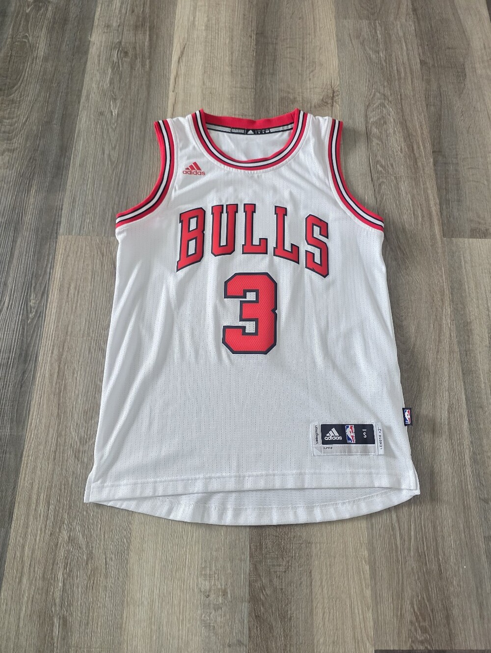 Adidas Men's Bulls White / Red #3 Basketball Wade Jersey Size S